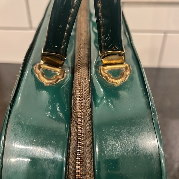 Vintage 60/70’s Tolin Mfg. Corp. Miami, Fl. Patent Leather Green Handbag - Picture 3 of 5